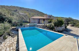 Двухэтажная вилла с бассейном и панорамным видом в Каламате, Пелопоннес, Греция за 750 000 €