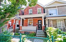 Дом в городе в Олд Торонто, Торонто, Онтарио,  Канада за C$1 377 000