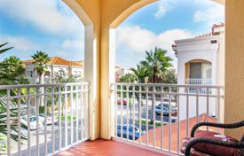 Апартаменты с балконом и видом на озеро, в резиденции с бассейном, спортивным залом и клубом, Палм-Бич, Флорида за 239 000 €