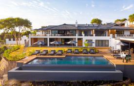 Уникальная вилла с панорамным видом, садом и бассейном в престижном районе, рядом с пляжем, Кейптаун, ЮАР за $2 666 000