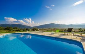 Меблированный дом с бассейном, тренажерным залом и живописным видом, Плашка, Хорватия за 620 000 €