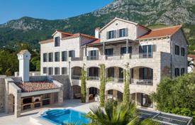 Роскошная четырехэтажная вилла прямо на берегу моря в Рисане, Котор, Черногория за 2 950 000 €