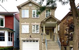 Дом в городе в Олд Торонто, Торонто, Онтарио,  Канада за C$1 748 000