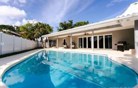 Отремонтированная вилла с патио, бассейном и террасой, Холливуд, США за $1 349 000