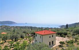 Трёхуровневая вилла с большим участком и видом на море в Галатасе, Пелопоннес, Греция за 290 000 €