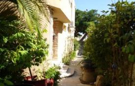 Современный коттедж с террасой и небольшим участком, Нетания, Израиль за $949 000