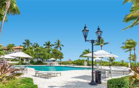 Двухкомнатная меблированная квартира с видом на океан в резиденции на первой линии от пляжа, Майами-Бич, Майами, США за $964 000
