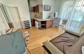 Квартира с видом на пальмы и бассейн в жилом комплексе, Солнечный берег за 62 000 €