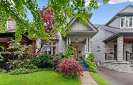 Дом в городе на Сент-Клементс-авеню, Олд Торонто, Торонто,  Онтарио,   Канада за C$1 823 000