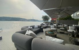 Дом в Стамбуле на берегу Босфора, на участке земли 1000 м², с лифтом и отдельным гостевым домом, бассейном с подогревом, большой парковкой за 64 340 000 €