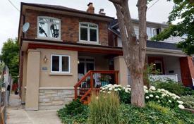 Дом в городе на Хиллсдейл-авеню Запад, Торонто, Онтарио,  Канада за C$2 054 000