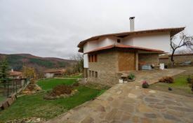 Вилла, расположенная у подножия Балканских гор, среди зелени и прекрасной природы, в экологически чистой деревне Медвен, Сливен за 165 000 €
