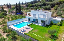 Трёхэтажная меблированная вилла с бассейном, паркингом, спортзалом и красивым видом в Ксилокастро, Пелопоннес, Греция за 680 000 €