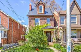 Дом в городе в Йорке, Торонто, Онтарио,  Канада за C$1 268 000