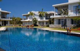Двухэтажный таунхаус в новой зеленой резиденции с бассейном, в 320 метрах от моря, Пхукет, Таиланд за $4 060 в неделю