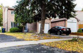 Дом в городе в Скарборо, Торонто, Онтарио,  Канада за C$1 008 000