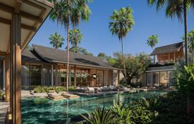 Новый комплекс премиум вилл в традиционном стиле с бассейнами в окружении леса, Банг Тао, Пхукет, Таиланд за От $855 000