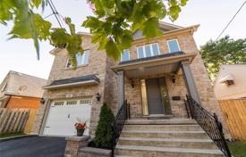 Дом в городе в Норт-Йорке, Торонто, Онтарио,  Канада за C$1 714 000