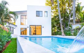 Комфортабельная вилла с бассейном, парковкой и террасой, Майами, США за $2 699 000
