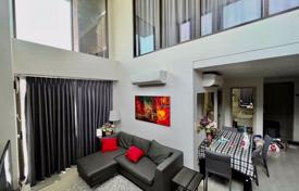 Квартира в Пхра Кханонге, Бангкок, Таиланд за $243 000