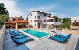 Меблированный дом с бассейном, Премантура, Хорватия за 1 300 000 €