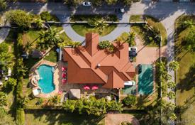 Средиземноморская вилла с бассейном, гаражом и террасой, Майами, США за $1 495 000