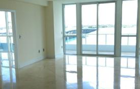 Просторная квартира с видом на океан в резиденции на первой линии от пляжа, Майами-Бич, Майами, США за $1 262 000