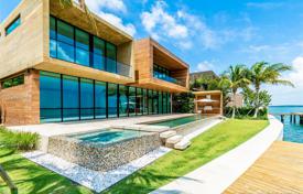 Тропическая вилла с участком, бассейном, спа, террасой и видом на океан, Майами-Бич, США за $18 400 000