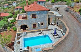 Меблированная двухэтажная вилла с бассейном и панорамными видами в Месинии, Пелопоннес, Греция за 400 000 €