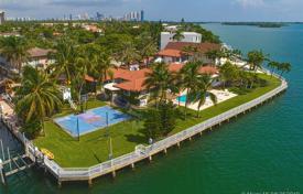 Роскошная вилла с задним двором и бассейном, террасой и гаражом, Север Майами, США за 4 775 000 €