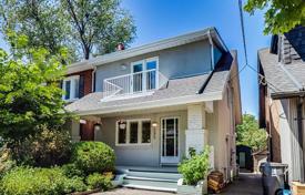 Дом в городе на Сент-Клементс-авеню, Олд Торонто, Торонто,  Онтарио,   Канада за C$2 672 000