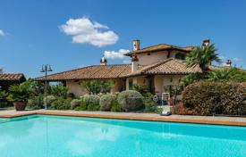 Трёхэтажная вилла с бассейном, садом, гаражом и видом на море в Черветери, Лацио, Италия за 2 200 000 €