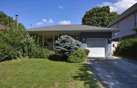 Дом в городе в Этобико, Торонто, Онтарио,  Канада за C$1 339 000