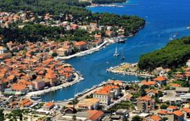 Новые апартаменты с большим садом и гаражом, на первой линии у моря, Стари-Град, Хорватия за 646 000 €