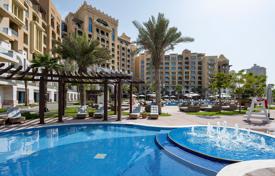 Большой жилой комплекс на берегу моря с круглосуточным обслуживанием, отелем и бассейнами, Доха, Катар за От $4 723 000