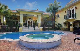 Средиземноморская двухуровневая вилла с бассейном, гаражом и террасой, Корал Гейблс, США за $2 375 000