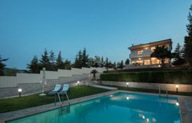 Меблированная трехэтажная вилла с бассейном, садом и живописными видами в спокойном районе, Маркопуло, Греция за 700 000 €
