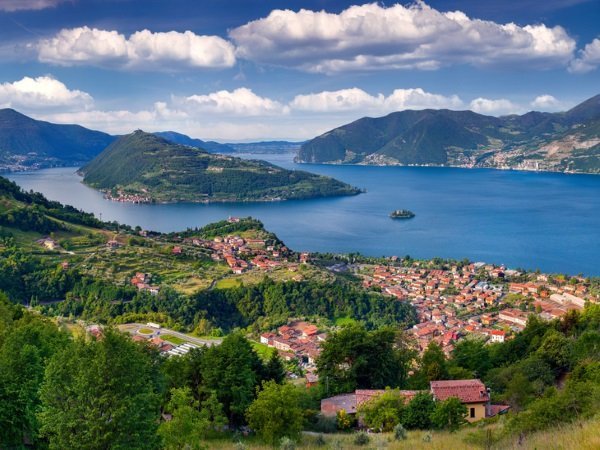 Озеро исео италия недвижимость в германии вид на жительство
