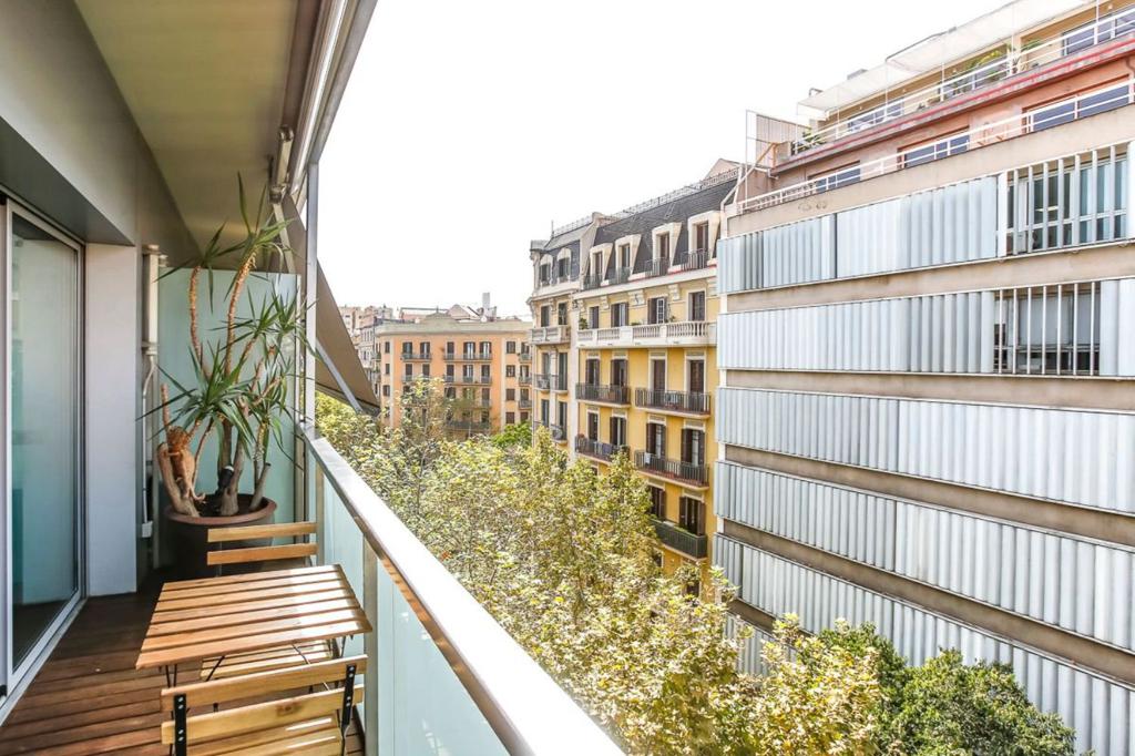 Апартаменты с гарантированным доходом 4% в Эшампле, Барселона