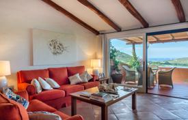 Ухоженные апартаменты с террасой и видом на побережье рядом с полем для гольфа, в престижном районе, Певеро, Италия за 1 250 000 €