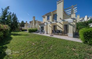 3-комнатный коттедж 220 м² в Каштру-Марине за 465 000 €