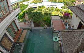 Большая вилла с открытым бассейном и ванной джакузи, тропическим садом и великолепным видом на лазурное море за $1 282 000