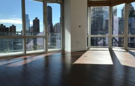 Современные апартаменты с балконом и видом на реку Гудзон в жилом комплексе с бассейном и фитнес-центром, Нью-Йорк, США за $2 360 000