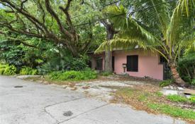 Уютная вилла с задним двором, садом, зоной отдыха и гаражом, Майами, США за $1 600 000