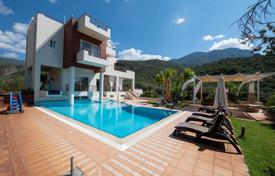Современная вилла с бассейном, садом и видом на море в Каламате, Пелопоннес, Греция за 1 200 000 €