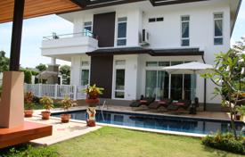 Уютная двухэтажная вилла с большим участком, Пхукет, Таиланд за $3 200 в неделю