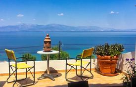 Двухуровневая квартира на первой линии от моря в Ксилокастро, Пелопоннес, Греция за 300 000 €