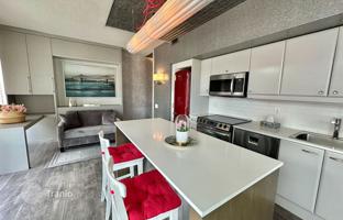 5-комнатная квартира на Чарльс-стрит Восток за C$1 139 000