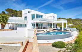 Трехэтажная вилла с бассейном и паркингом на берегу моря, Кала Тарида, Ибица, Испания за 7 800 € в неделю