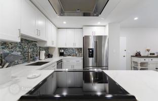 2-комнатная квартира в кондо 115 м² в Халландейл Бич за $735 000